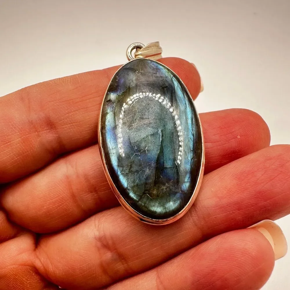 NWOT Monster 35x20mm Labradorite cabochon pendant in stunning sterling silver!